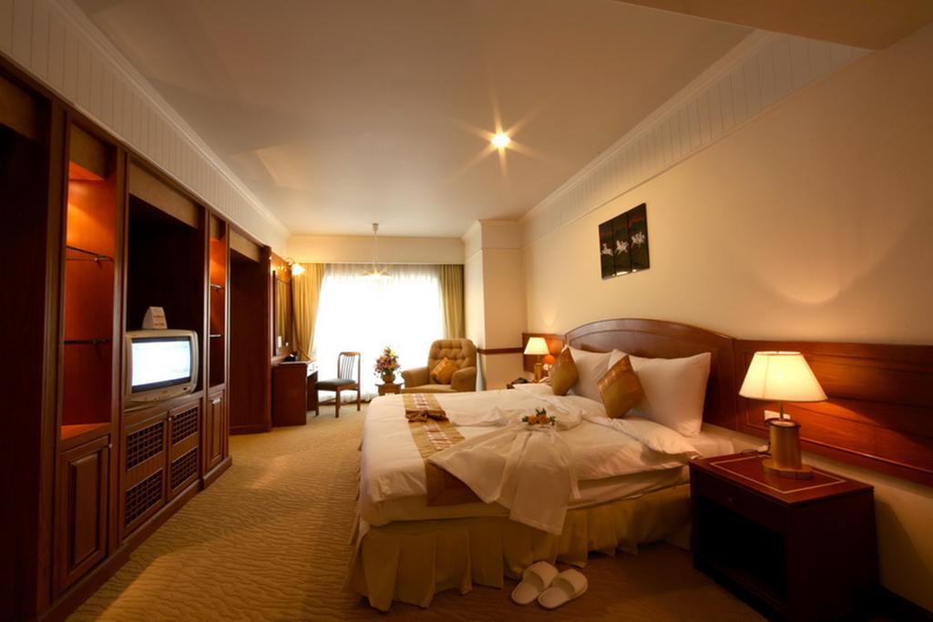 Grand Diamond City Hotel & Casino Poipet Экстерьер фото